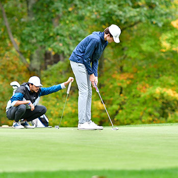 A student golfing. Links to Gifts That Pay You Income